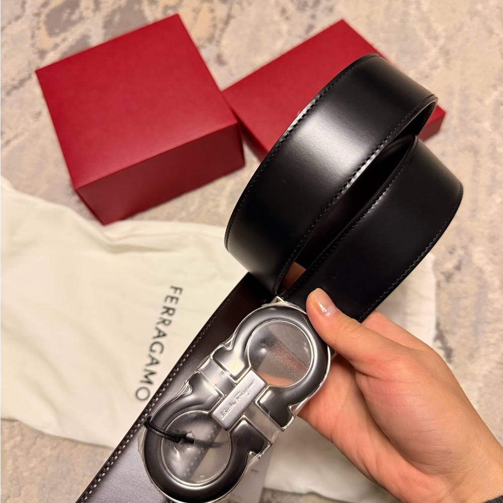 New SALVATORE FERRAGAMO Black/Brown GANCINI Reversible Matte Leather Belt SZ 34